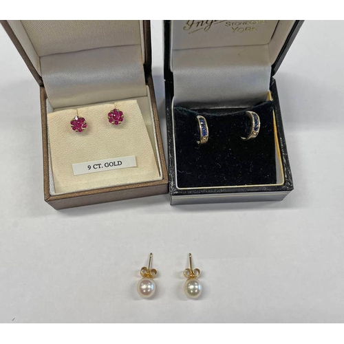 260 - PAIR 9CT GOLD GARNET SET EARSTUDS, PAIR 9CT GOLD PEARL EAR STUDS & PAIR SAPPHIRE & DIAMOND HALF HOOP... 