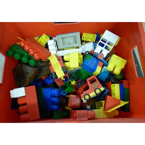 6090 - SELECTION OF DUPLO, LEGO ETC