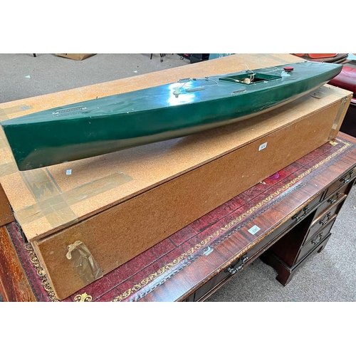 6115 - MODEL POND YACHT, GREEN, WITHOUT SAILS IN CUSTOM MADE WOODEN TRANSPORT CASE, 128CM LONG