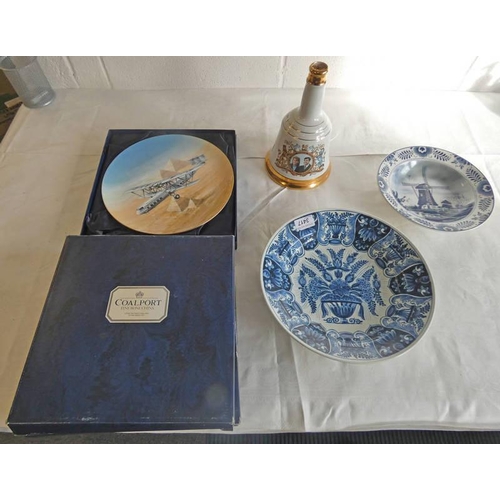 3417 - 4 COALPORT PLATES, BOXED & 2 DELFT BLUE & WHITE PLATES, & ROYAL BELLS DECANTER