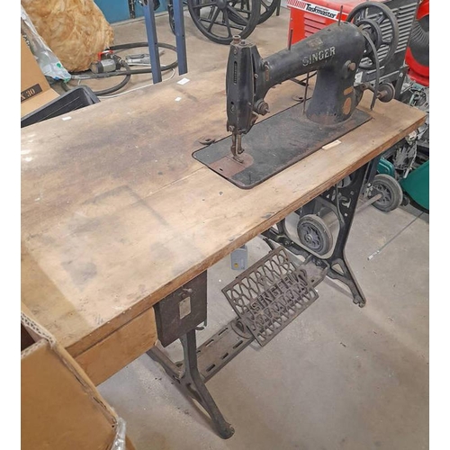 6037 - SINGER SEWING MACHINE 31K15 ON STAND