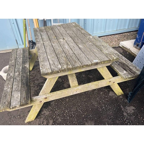 6088 - PICNIC TABLE