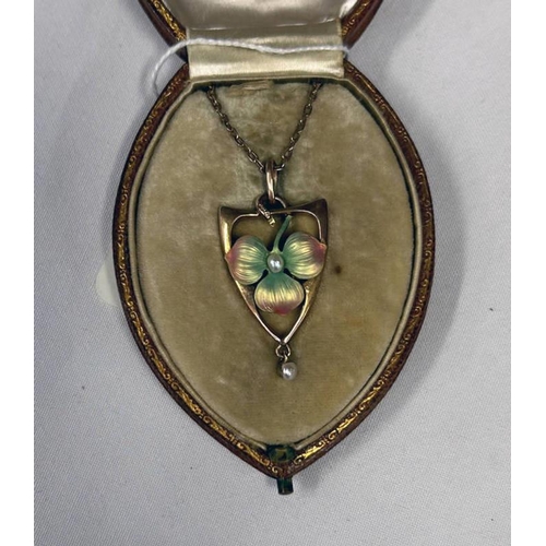 705 - EARLY 20TH CENTURY 9CT GOLD & ENAMEL FLORAL PENDANT WITH PEARL CENTRE & DROP ON A GOLD CHAIN ON PEND... 