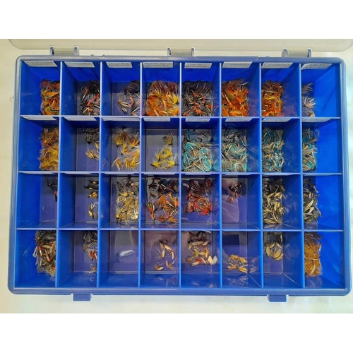 1014 - MULTI SECTIONAL BOX WITH CONTENTS OF VARIOUS FISHING FLIES