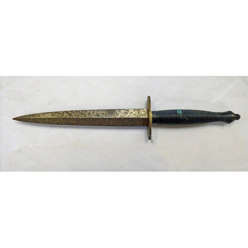 1093 - POST-WAR COMMANDO KNIFE, 17.5CM STEEL BLADE, BRASS CROSSGUARD & ALLOY RIBBED GRIP