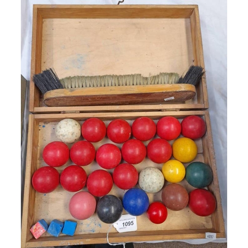 1095 - COMPOSITE SNOOKER BALLS IN WOODEN BOX