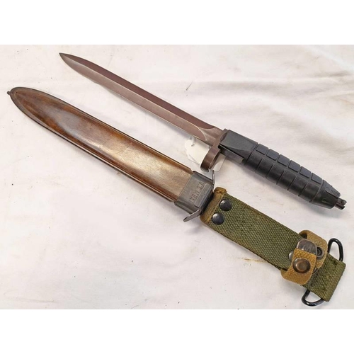 1140 - AG3 BAYONET WITH 23CM LONG BLADE IN A US M8A1 SCABBARD