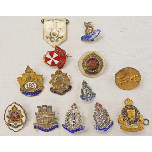 1177 - MILITARY RELATED ENAMELLED BADGES, ETC TO INCLUDE A ROYAL MARINES BANNER BADGE, ARMY SERVICE CORPS, ... 