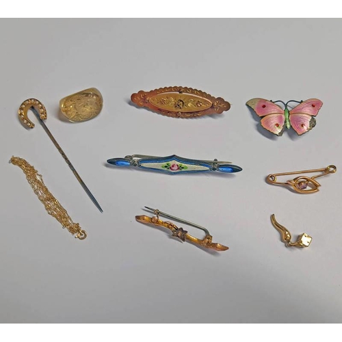 123 - 2 X 9CT GOLD BROOCHES, 9CT GOLD CHARM, 2 SILVER & ENAMEL BROOCHES ETC - 2.7 G WEIGHABLE GOLD