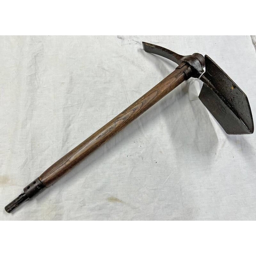 1414 - WW1 ENTRENCHING TOOL WITH BLADE MARKED B & W LUCAS LTD WITH BROAD ARROW AND DATED 1915