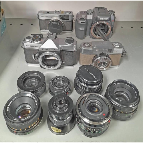 2132 - SELECTION OF VARIOUS CAMERAS & CAMERA LENSES TO INCLUDE KODAK RETINA REFLEX III WITH RETINA-XENAR 50... 