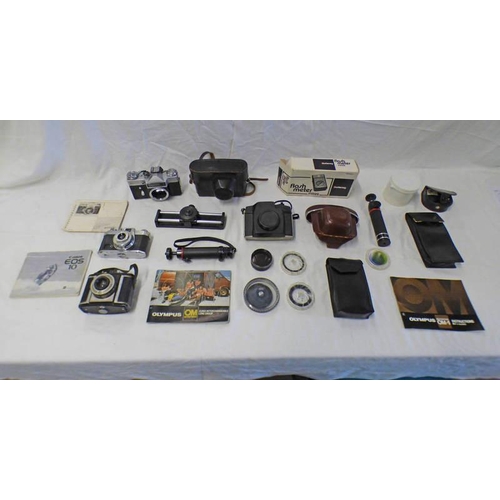 2150 - SELECTION OF CAMERAS, CAMERA EQUIPMENT ETC TO INCLUDE ZENIT-E, HALINA PET WITH HALINA ACHROMAT LENS ... 