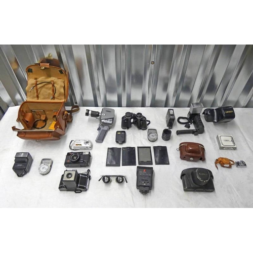 2161 - VARIOUS SELECTION OF CAMERAS & CAMERA ACCESSORIES INCLUDING OMNICA  LEATHER CAMERA BAG, MINOLTA CASE... 