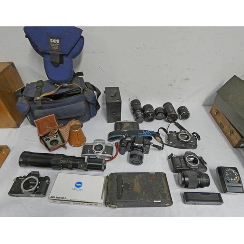 2187 - SELECTION OF VARIOUS CAMERAS, LENSES ETC TO INCLUDE MINOLTA DYNAX 50001, HANIMAR LENS, CANON G - III... 