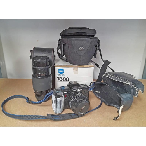 2196 - VARIOUS CAMERAS AND ACCESSORIES TO INCLUDE MINOLTA 7000 AF,  35 MM CAMERA WITH MINOLTA 50 MM 1:1.7 L... 