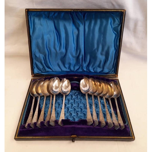 32 - CASED SET OF 12 SILVER TEASPOONS WITH ENGRAVED DECORATION, SHEFFIELD 1894 - 190 G