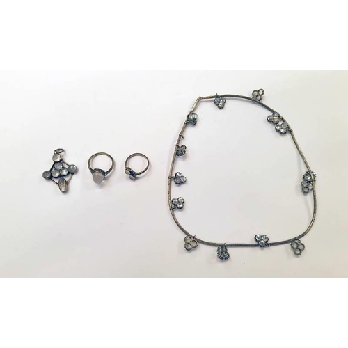 43 - SELECTION OF MOONSTONE SET JEWELLERY : 2 RINGS, PENDANT AND A NECKLACE