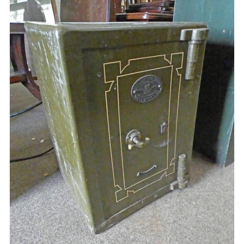 6002 - SAMUEL WITHERS & CO LTD, WEST BROMWICH THE 'GUARD' SAFE - KEY IN OFFICE, 71CM TALL X 51CM WIDE X 49C... 