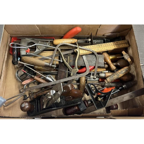 6053 - SELECTION OF TOOLS TO INCLUDE BAILEY NO 4 PLANE, SAWS, HAND DRILLS ETC IN ONE BOX.