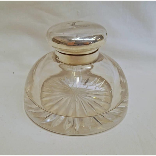 61 - SILVER MOUNTED CUT GLASS INKWELL, LONDON 1895 - 10 CM DIAMETER.