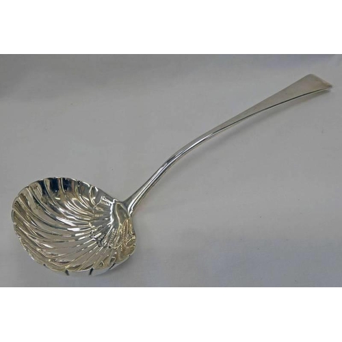 86 - GEORGE III SILVER SOUP LADLE WITH FLUTED BOWL BY SOLOMON HOUGHAM, LONDON 1802 - 170G