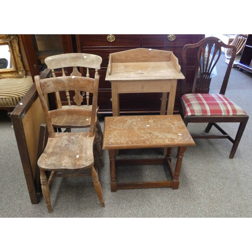 34 - PINE WASHSTAND WITH 3/4 GALLERY TOP, OAK TABLE ON TURNED SUPPORTS ETC