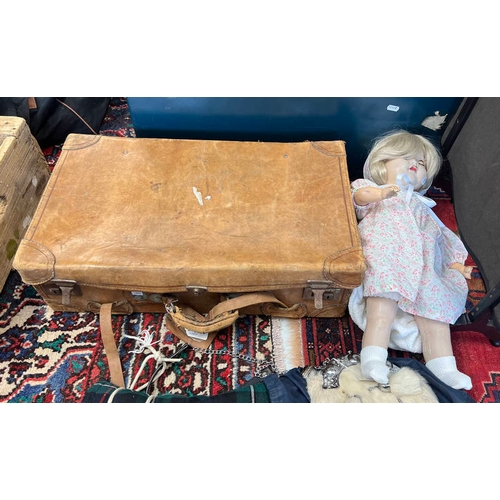 1438 - PORCELAIN HEADED DOLL AND A LEATHER SUITCASE.