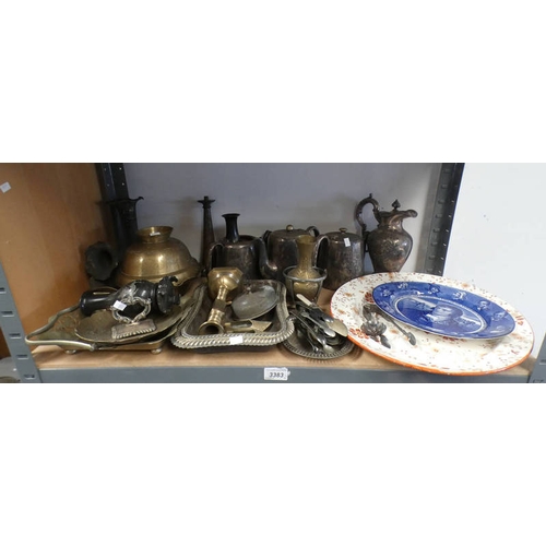 3383 - SELECTION OF SILVER PLATED WARE, BRASSWARE, ROYAL DOULTON BURNS PLATE, ETC, OVER 1 SHELF