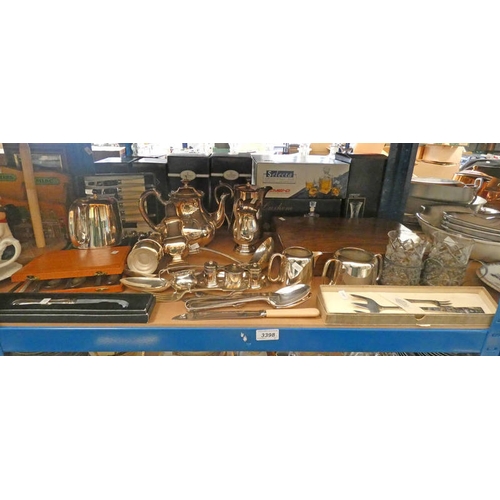 3398 - SELECTION OF SILVER PLATED WARE INCLUDING CASED CUTLERY, SERVING LADLE, TEAWARE, CRUET SETS ETC OVER... 