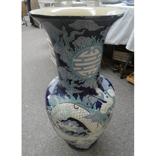 3404 - EASTERN VASE WITH DRAGON DECORATION, 80CM TALL