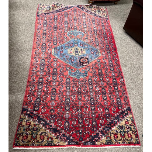 1578 - RED AND BLUE MIDDLE EASTERN RUG, 236CM X 120CM