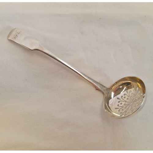 12 - 19TH CENTURY SCOTTISH PROVINCIAL SILVER FIDDLE PATTERN SIFTER LADLE BY ALEXANDER CAMERON, DUNDEE CIR... 