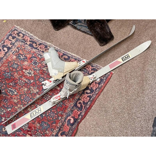 1532 - PAIR OF ELAN SKIS WITH BOOTS