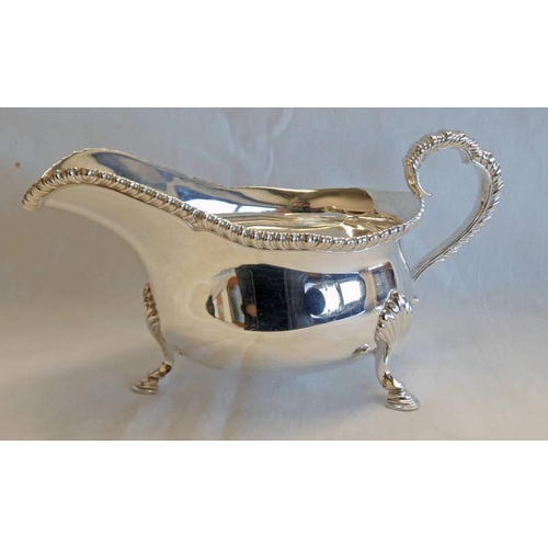 20 - SILVER SAUCE BOAT WITH GADROONED BORDER ON PAD FEET BY GOLDSMITHS & SILVERSMITHS CO. SHEFFIELD 1950 ... 