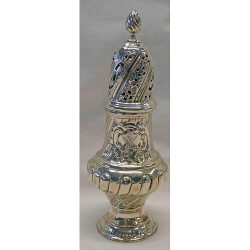 39 - SILVER SUGAR CASTOR WITH TWIST DECORATION, LONDON 1935 - 120G