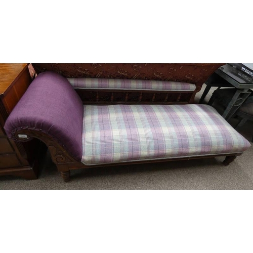 5098 - 19TH CENTURY OAK FRAMED CHAISE LONGUE WITH CARVED DECORATION & TARTAN UPHOLSTERY ON TURNED SUPPORTS