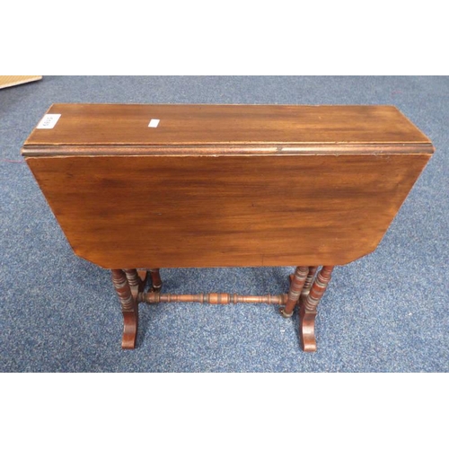 5189 - 19TH CENTURY MAHOGANY SUTHERLAND TABLE ON TURNED SUPPORTS.