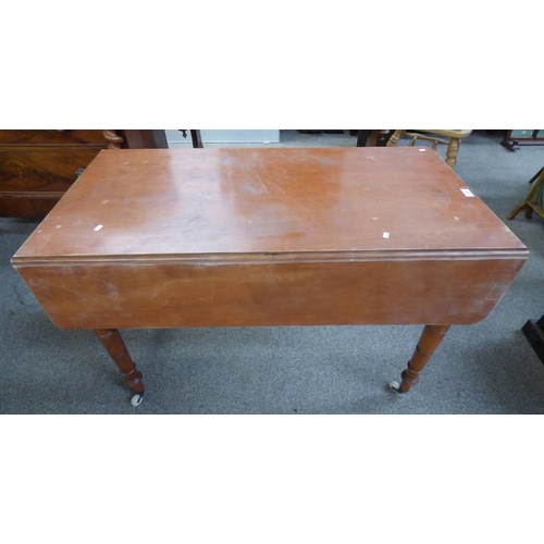 5254 - 19TH CENTURY MAHOGANY PEMBROKE TABLE WITH SINGLE DRAWER ON TURNED SUPPORTS