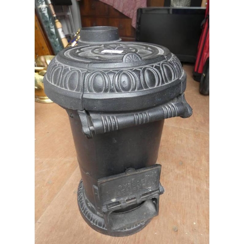 6001 - D F & CO LTD, NO 1-2 BOREAS CAST IRON STOVE