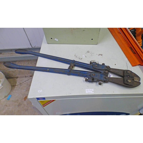 6043 - PAIR OF RECORD DROP FORGED STEEL BOLT CUTTERS