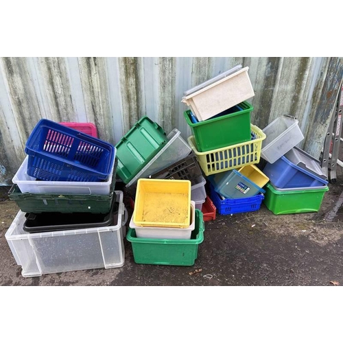 6050A - SELECTION OF VARIOUS PLASTIC BOXES, BASKETS ETC