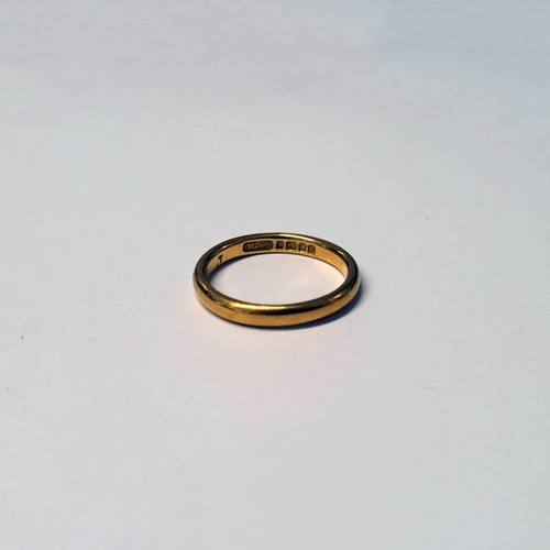 86 - 18CT GOLD WEDDING BAND - 2.8G, RING SIZE K