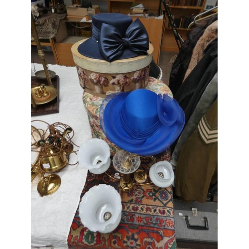 1478 - LADIES HATS FROM MITZI LORENZ, NIGEL RAYMONT, ETC IN FLORAL PATTERN HAT BOXES, BRASS 3 BRANCH CENTRE... 