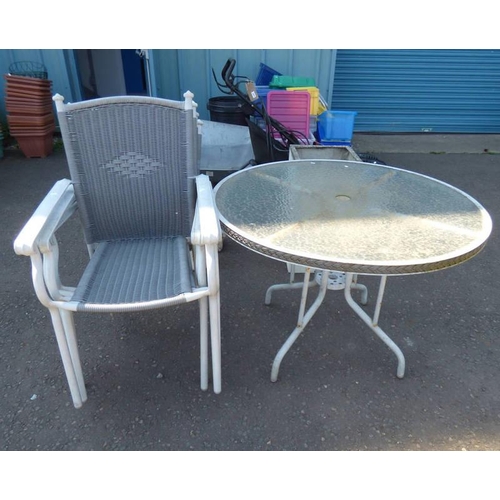 6076 - CIRCULAR GARDEN TABLE AND SET OF 4 GARDEN ARMCHAIRS. DIAMETER OF TABLE  102 CM