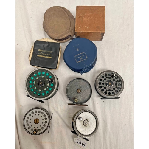 1025B - VARIOUS REELS TO INCLUDE HARDY THE GEM REEL, THE GORDON 3 1/4'' REEL, SHAKESPEARE GLIDER, ARTHUR ALL... 