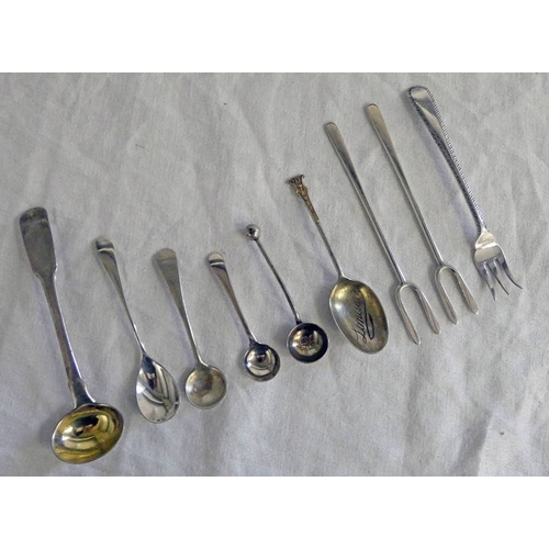 118 - 3 SILVER PICKLE FORKS, SILVER SALT SPOON AND VARIOUS OTHER SILVER SPOONS