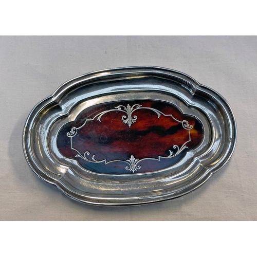 128 - SILVER & TORTOISESHELL PIN DISH WITH PIQUE WORK INLAY, BIRMINGHAM 1938 - 13 CM LONG