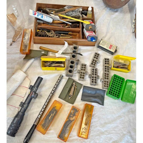 1390 - SELECTION OF GUN CLEANING EQUIPMENT, BULLET MOULDS, KASSNAR RIFLE SCOPE, ETC IN 1 BOX