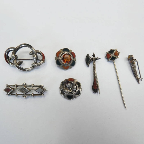 145 - VARIOUS SCOTTISH SILVER MOUNTED AGATE SET BROOCHES