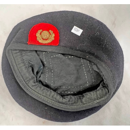 1467 - BERET WITH MARINES CAP BADGE